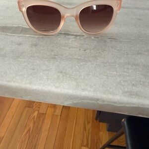 Women's Cat-Eye Sunglasses in Blush Pink - Fashion Accessory